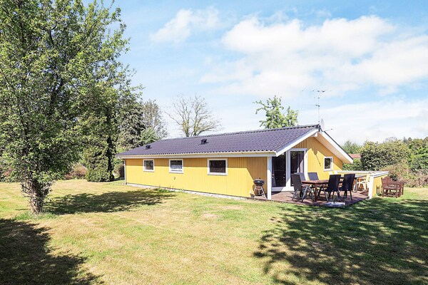 Licht vakantiehuis op Møn – 600 m van strand, met tuin en WiFi - thumbnail 3