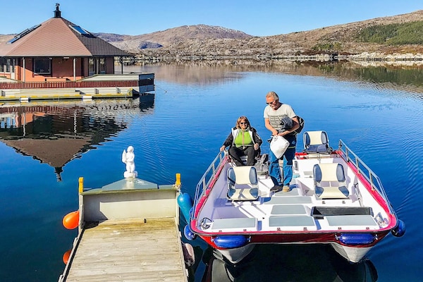 Uniek zeshoekig waterhuis in Kalvåg – 6 personen - thumbnail 3