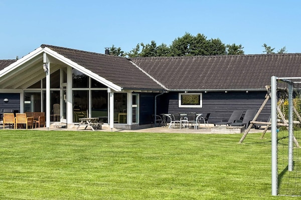 12-persoons vakantiehuis in Idestrup op 800 m van zee - thumbnail 2