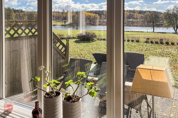 Vrijstaand vakantiehuis met panoramisch uitzicht op het meer bij Håcksvik - thumbnail 6