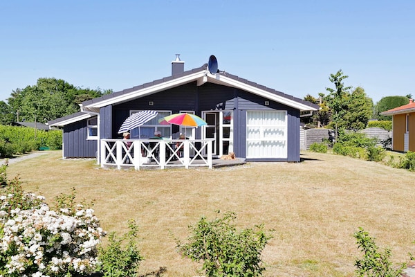 Licht Scandinavisch vakantiehuis met sauna en whirlpool, 250m van zee - thumbnail 2