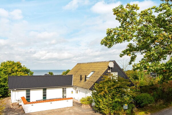 Aan zee: Ruim vakantiehuis in Allingåbro voor 10 personen - thumbnail 1