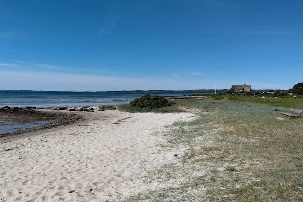 Licht vakantiehuis met houtkachel, 500m van Lyngsbæk Strand bij Ebeltoft - thumbnail 3