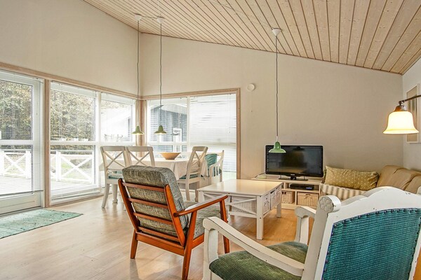 Modern vakantiehuis in Gudhjem direct aan de golfbaan - thumbnail 4