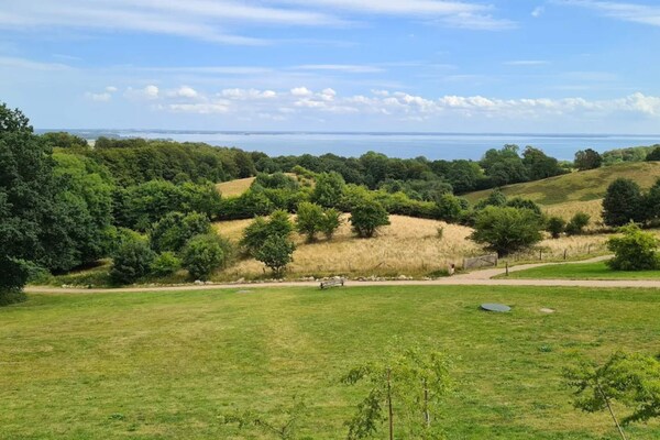 Vrijstaand vakantiehuis met panoramisch uitzicht over de Kleine Belt, 200m van zee - thumbnail 4