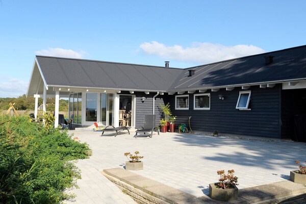 14-persoons vakantiehuis aan zee in Millinge met sauna en whirlpool - thumbnail 1