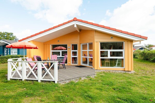 Vrijstaand vakantiehuis met sauna en whirlpool op 250 meter van zee in Grömitz - thumbnail 1