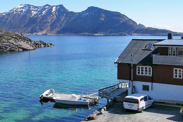 Vakantiehuis aan de kust bij Ballstad met sauna, vissersfaciliteiten en bootverhuur - thumbnail 2