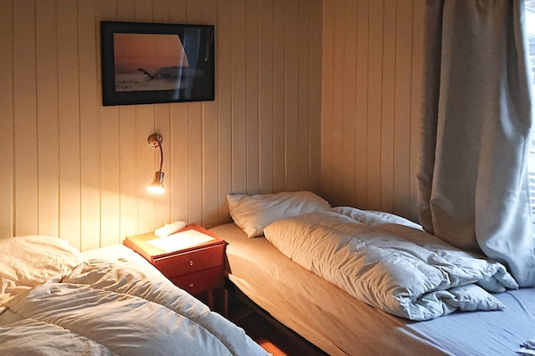 Vakantiehuis aan de kust bij Ballstad met sauna, vissersfaciliteiten en bootverhuur - thumbnail 4