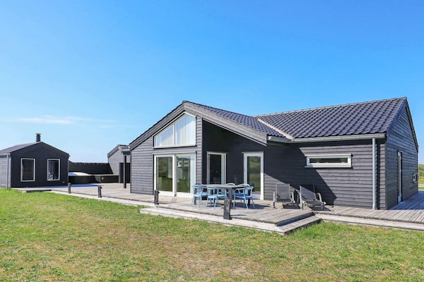 Modern vakantiehuis aan het water in Brovst voor 10 personen - thumbnail 1
