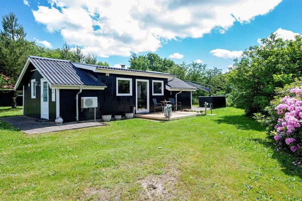 Vrijstaand vakantiehuis in Hovborg met terras en uitzicht op het groen - thumbnail 1