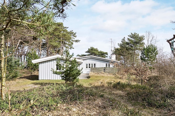 Strandhuis aan zee in Nexø – 10 meter van het strand op Bornholm - thumbnail 2