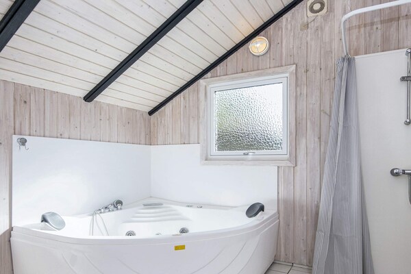 Vrijstaand vakantiehuis met whirlpool en sauna op 400m van de zee - thumbnail 4