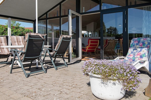 Vrijstaand vakantiehuis met zeezicht op 150m van het strand in Broager - thumbnail 1