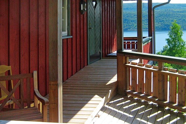 Ruim vakantiehuis met panoramisch fjorduitzicht en gratis boot in Follafoss - thumbnail 3