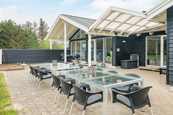Groots vakantiehuis voor 18 personen met zwembad en activiteitenruimte, 350m van zee - thumbnail 2