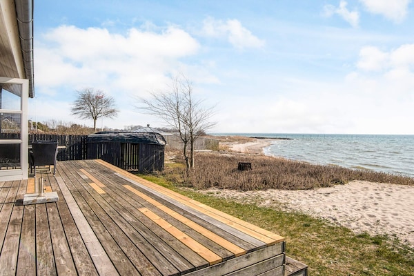 Knus vakantiehuis aan het water met panoramisch uitzicht bij Bjert - thumbnail 6