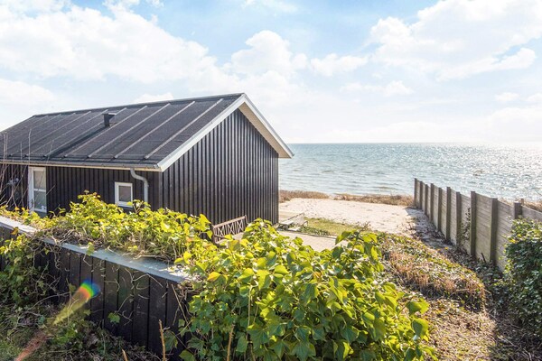 Aan zee: Sfeervol vakantiehuis in Bjert voor 2 personen - thumbnail 1