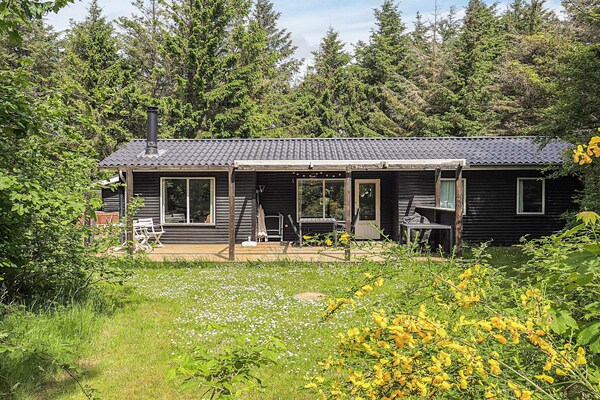 Sfeervol vrijstaand vakantiehuis met whirlpool op 1,2 km van zee in Løkken - thumbnail 1