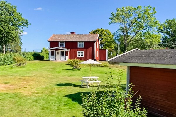 Op 300 m van zee: Traditioneel vakantiehuis in Loftahammar - thumbnail 4