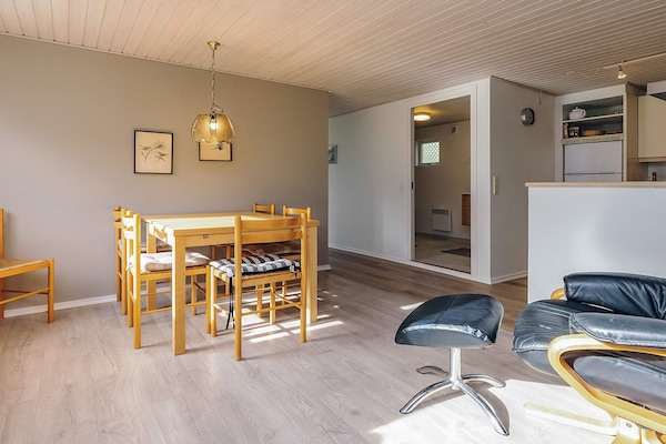 8-persoons vakantiehuis in Stege op 300 meter van zee - thumbnail 5