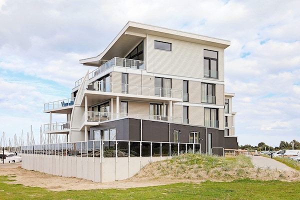 4-persoons appartement aan zee in Wendtorf met havenzicht · 68 m² - thumbnail 2
