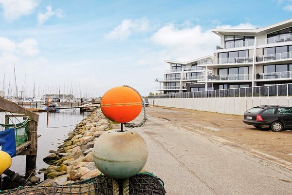Appartement aan zee met uitzicht op Oostzee en jachthaven in Wendtorf - thumbnail 2