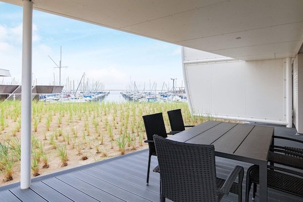 Appartement aan de Oostzee met panoramisch zicht op de jachthaven - thumbnail 1