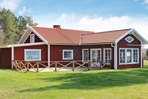 Authentiek rood Zweeds huis direct aan het Vänermeer bij Mariestad - thumbnail 1