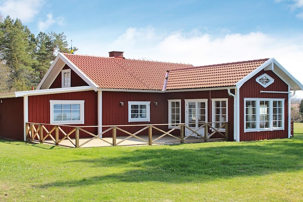 Aan het meer: Traditioneel vakantiehuis in Mariestad - thumbnail 1