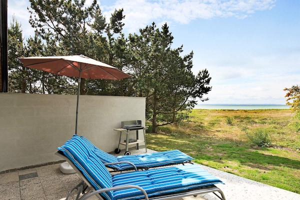 Aan zee gelegen vakantiehuis in Sjællands Odde - thumbnail 2