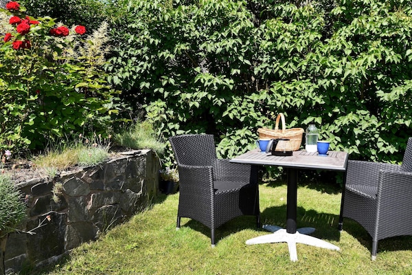 Stijlvol vakantiehuis aan de haven met zeezicht in Skärhamn, op 30 meter van het water - thumbnail 3