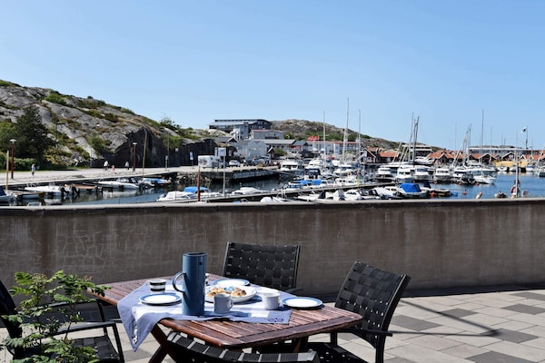 Stijlvol vakantiehuis aan de haven met zeezicht in Skärhamn, op 30 meter van het water - thumbnail 5