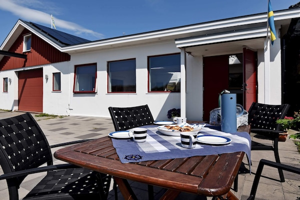 Stijlvol vakantiehuis aan de haven met zeezicht in Skärhamn, op 30 meter van het water - thumbnail 6