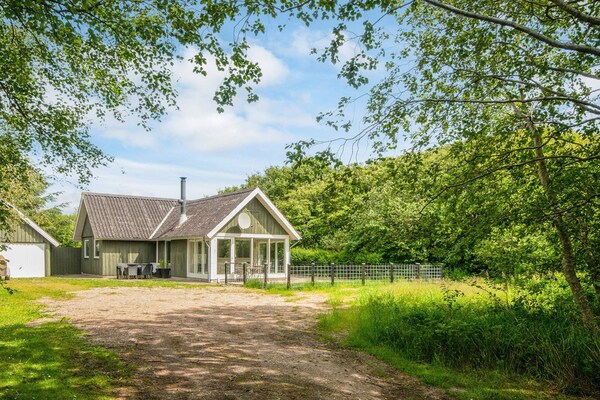 Vrijstaand vakantiehuis op Rømø met 3 slaapkamers, omgeven door bomen op 3 km van zee - thumbnail 1