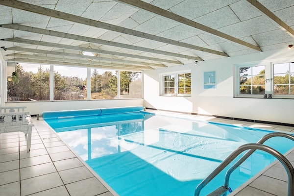 Luxe vrijstaand vakantiehuis met privézwembad en whirlpool op 1,3 km van Vejers Strand - thumbnail 4