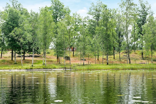 Idyllisch vakantiehuis aan de Storsjön met sauna en roeiboot - thumbnail 4