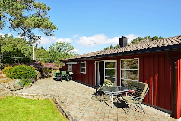 Ruim vakantiehuis aan de Noorse kust bij Tvedestrand met privé-steiger - thumbnail 1