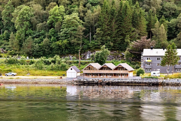 Vakantiehuis aan Sognefjord met eigen vissteiger in Leirvik - thumbnail 3