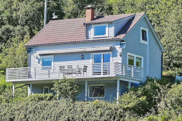 Ruim vakantiehuis voor 8 personen in Sørbøvåg aan de Sognefjord - thumbnail 1