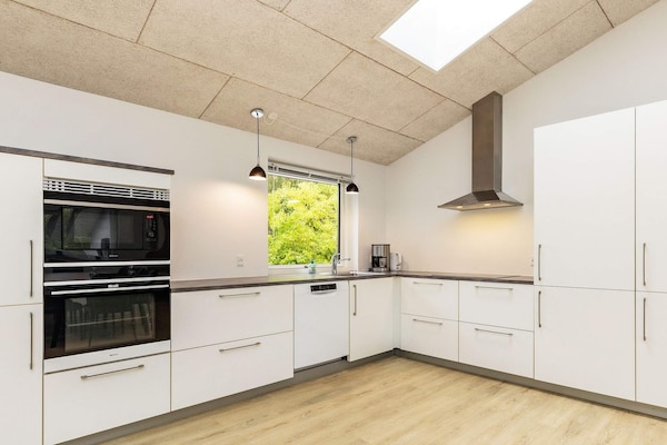 Vrijstaand vakantiehuis met whirlpool op 360m van Hasmark Strand, Denemarken - thumbnail 5