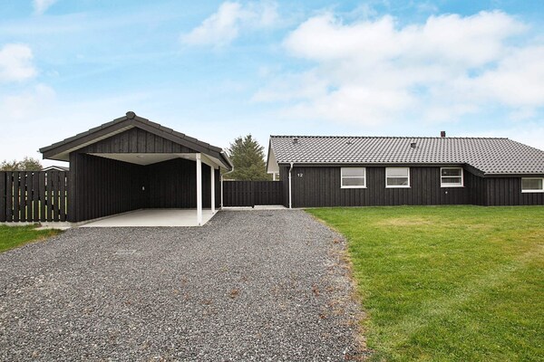 Licht modern vakantiehuis met whirlpool op 1,2 km van zee in Hirtshals - thumbnail 2