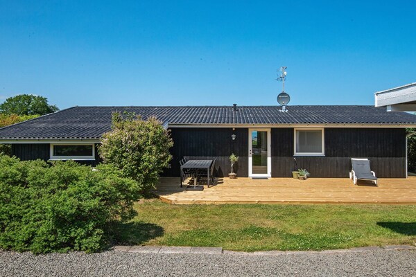 Vrijstaand vakantiehuis met uniek zeezicht op 200m van het strand in Allingåbro - thumbnail 2