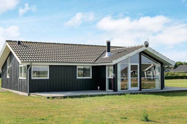 Vrijstaand vakantiehuis met whirlpool en uitzicht op de Limfjord op 80 meter - thumbnail 2