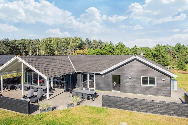 Vrijstaand vakantiehuis voor 18 personen in Blåvand, 1,4 km van zee - thumbnail 1