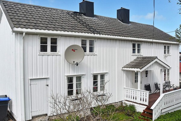 Stijlvol vakantiehuis aan het water met eigen steiger in Averøy - thumbnail 2