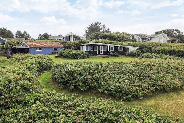 Vrijstaand vakantiehuis direct aan zee in Gilleleje met sauna en panoramisch uitzicht - thumbnail 1