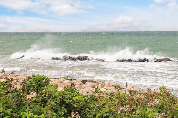 Vrijstaand vakantiehuis direct aan zee in Gilleleje met sauna en panoramisch uitzicht - thumbnail 6