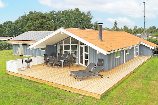 Ruim vakantiehuis met zwembad, sauna en whirlpool op 600m van zee - thumbnail 1