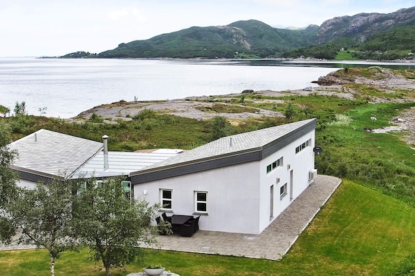 Bekroond vakantiehuis aan zee met panorama uitzicht en whirlpool bij Inndyr - thumbnail 4